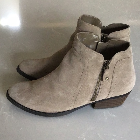 Nine West Shoes - Nine West taupe suede booties size 8